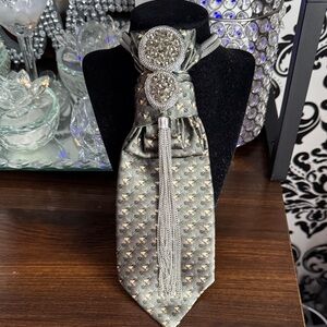 Elegant Silver Men's Tie with Brooch